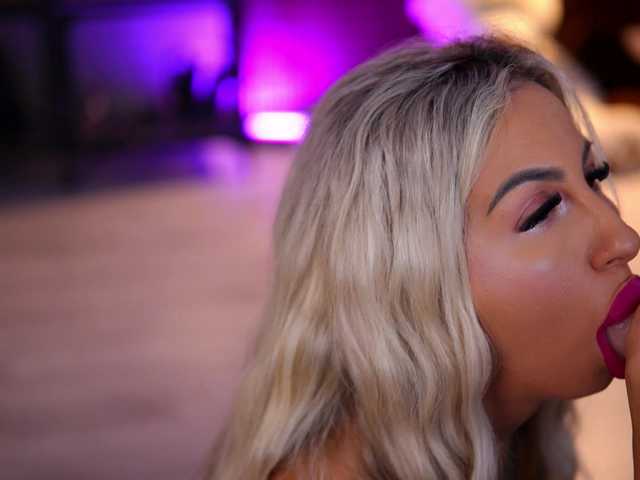 CelineDyor live cam on BongaCams