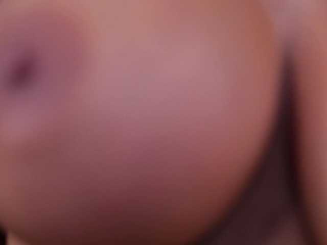 CelineDyor live cam preview