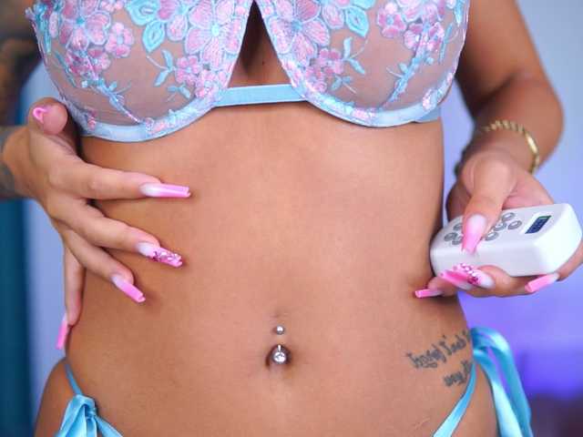 le modèle CelineDyor est en webcam porno dans un show sur le site bongacams, il possède les tags suivants: White/Caucasian,Blonde,Shaved