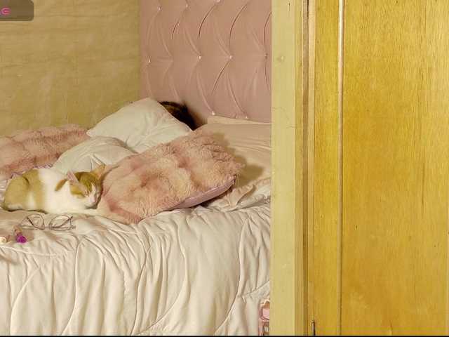 ManuMeow live webcam show