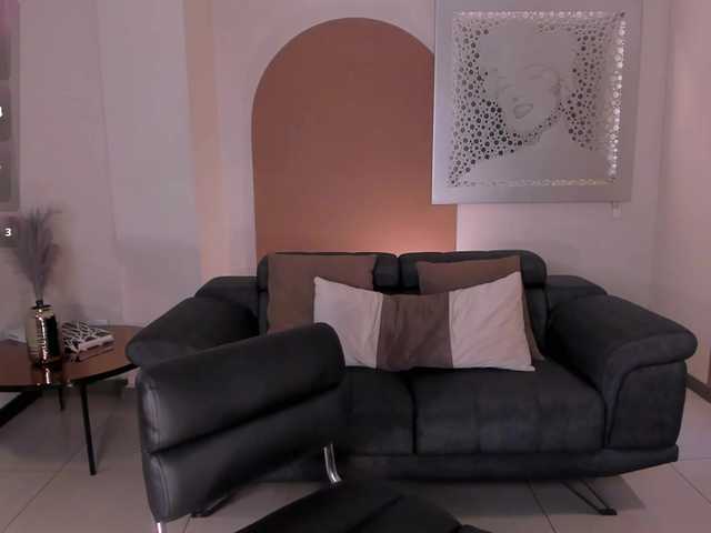 EmmaMonroe live cam on BongaCams