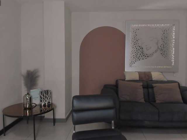 EmmaMonroe live cam on BongaCams