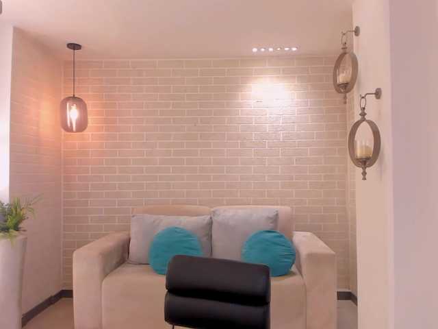EmmaMonroe live cam on BongaCams