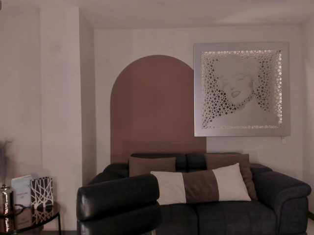 EmmaMonroe live cam on BongaCams