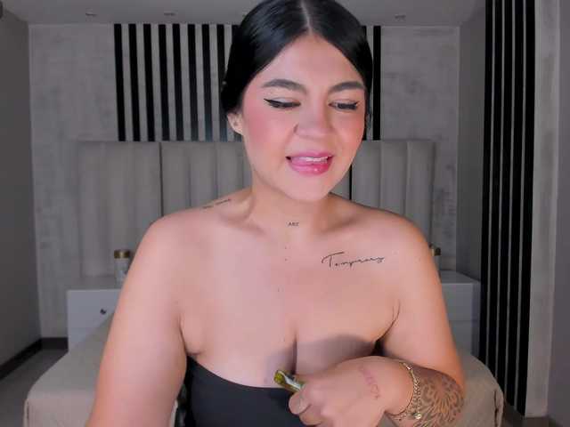 EmmaMonroe live cam on BongaCams
