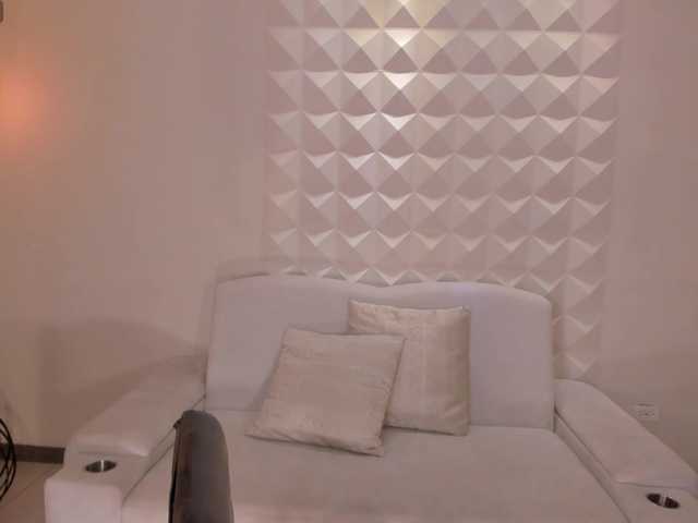 EmmaMonroe live cam on BongaCams