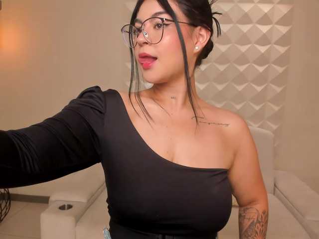 EmmaMonroe live cam on BongaCams