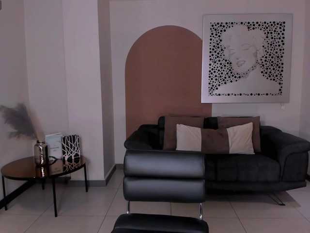 EmmaMonroe live cam on BongaCams