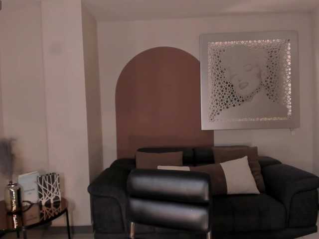 EmmaMonroe live cam on BongaCams