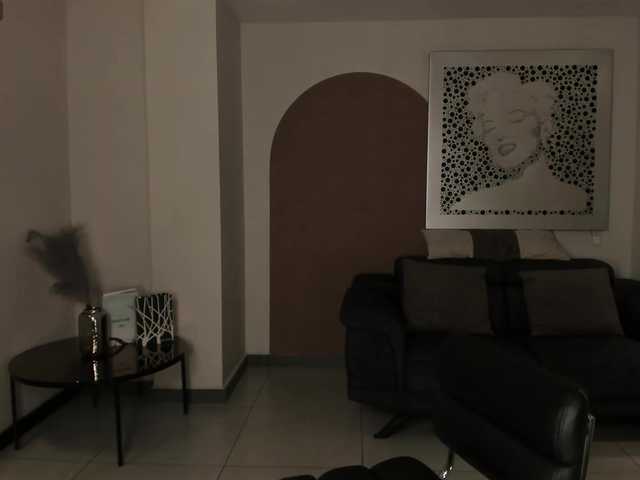 EmmaMonroe live cam on BongaCams