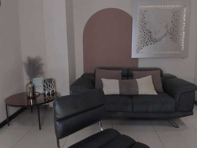 EmmaMonroe live cam on BongaCams