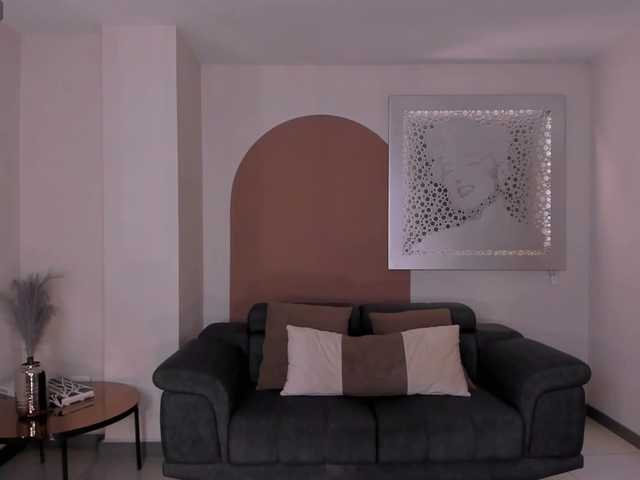 EmmaMonroe live cam on BongaCams
