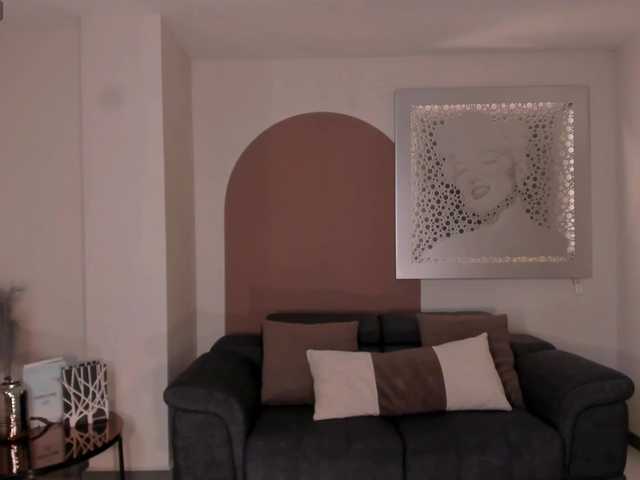 EmmaMonroe live cam on BongaCams