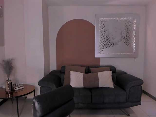 EmmaMonroe live cam on BongaCams
