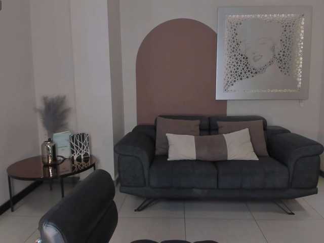 EmmaMonroe live cam on BongaCams