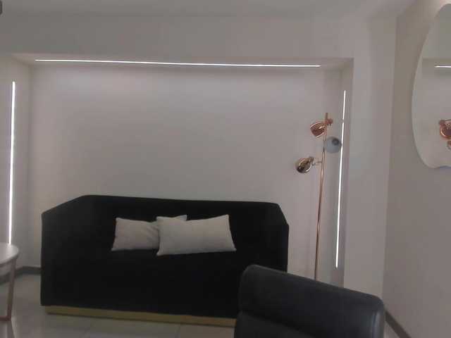EmmaMonroe live cam on BongaCams