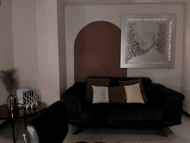 EmmaMonroe live cam on BongaCams