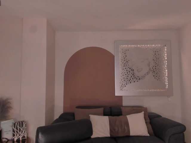EmmaMonroe live cam on BongaCams