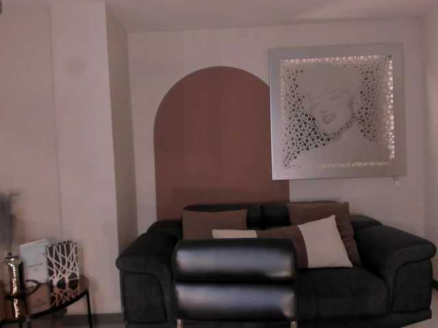 EmmaMonroe live cam on BongaCams