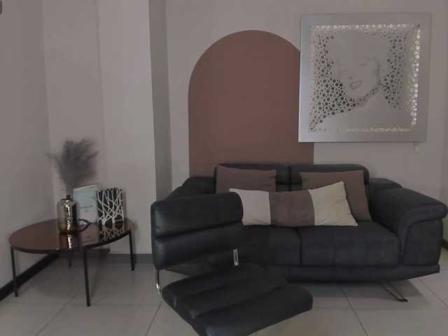 EmmaMonroe live cam on BongaCams
