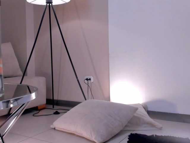 EmmaMonroe live cam on BongaCams