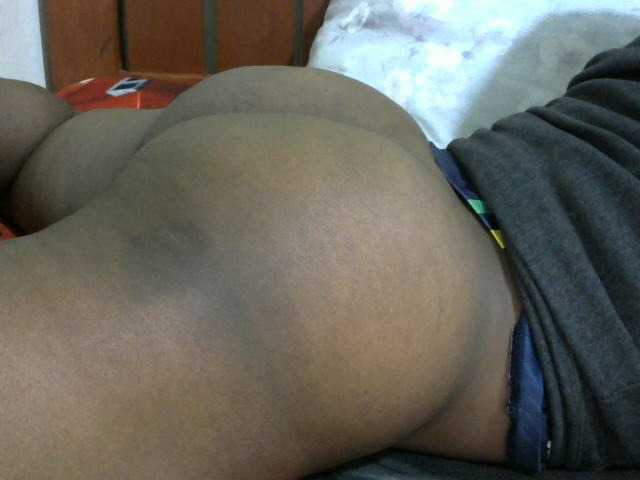 Ebonyclarita live cam on BongaCams