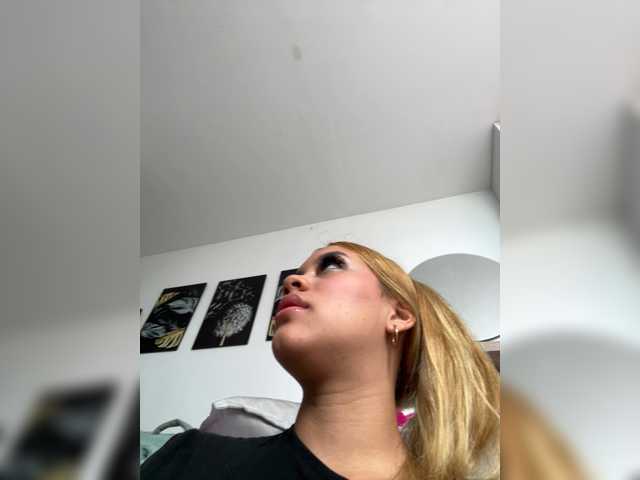 Vale00 live cam on BongaCams
