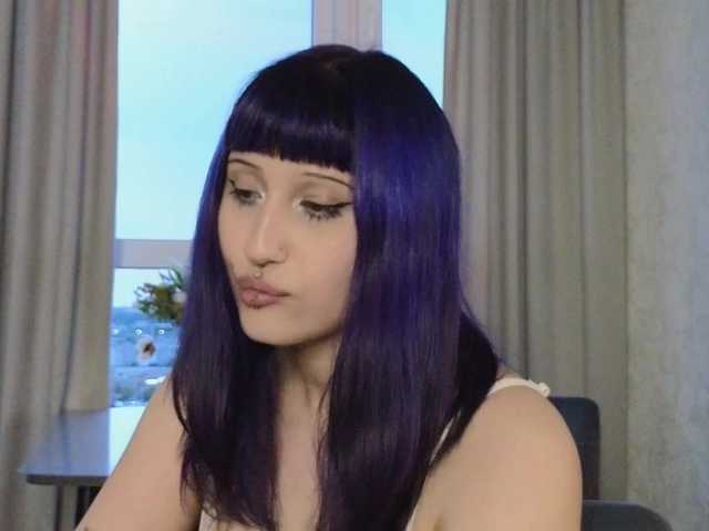 Issadora live webcam show