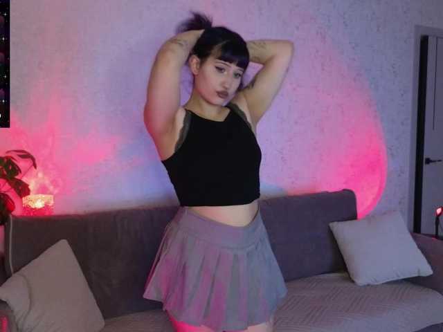 Issadora live webcam show