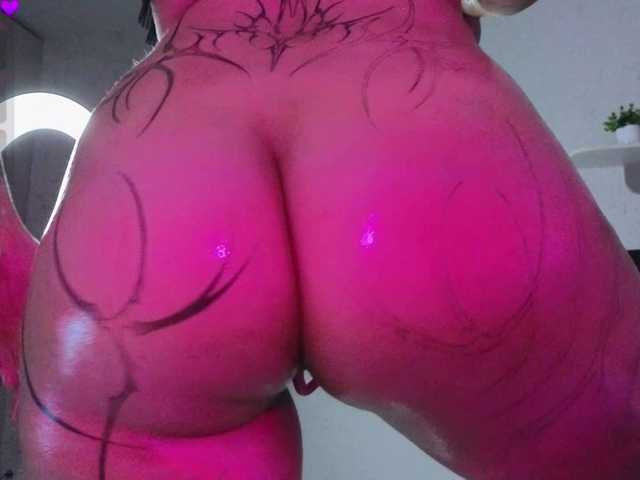Issadora live cam on BongaCams