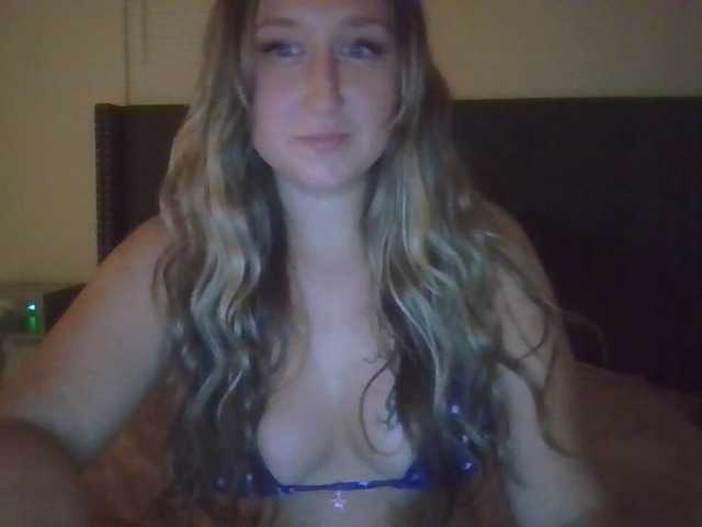 Taytay19 live cam on BongaCams