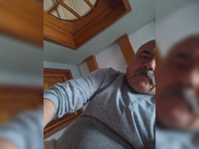 ritta8989 — live male cam
