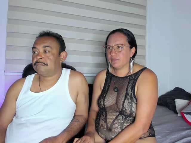 KateAndJohn live cam on BongaCams