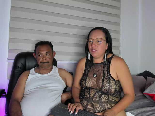 KateAndJohn live cam on BongaCams