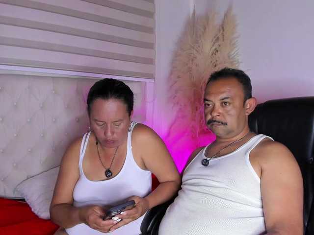 KateAndJohn live cam on BongaCams