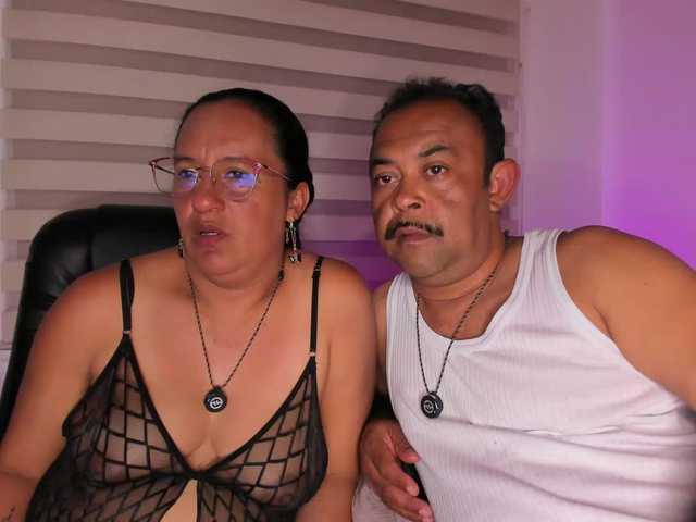 KateAndJohn live cam on UnifiedCams