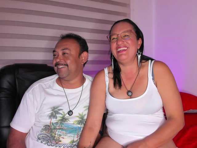 KateAndJohn live cam on BongaCams