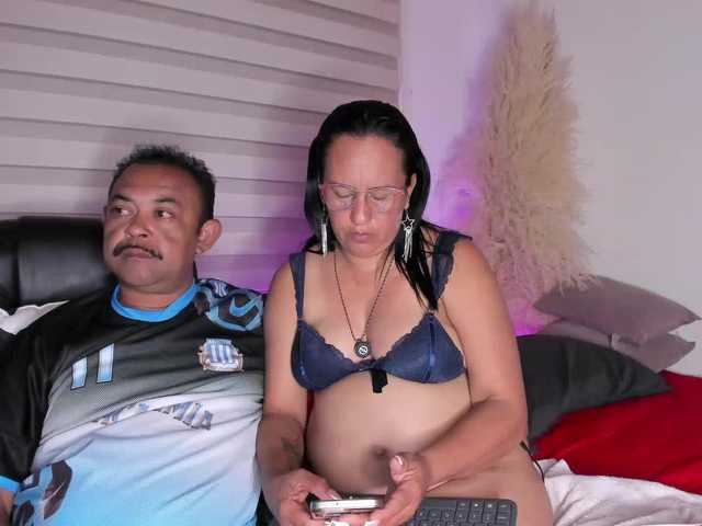 KateAndJohn live cam on BongaCams