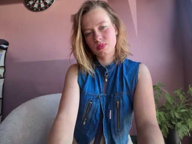 BettyLovely live cam on BongaCams