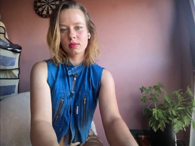 BettyLovely live cam on BongaCams