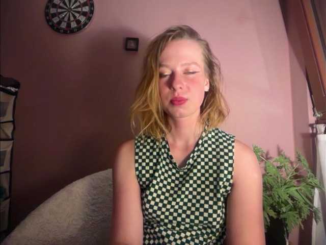 BettyLovely live cam on BongaCams