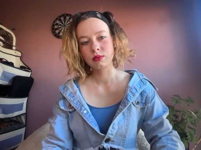 BettyLovely live cam on BongaCams