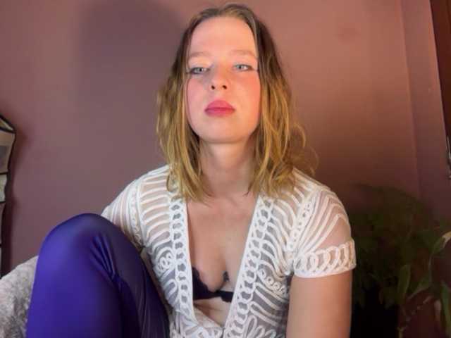 BettyLovely live cam on BongaCams