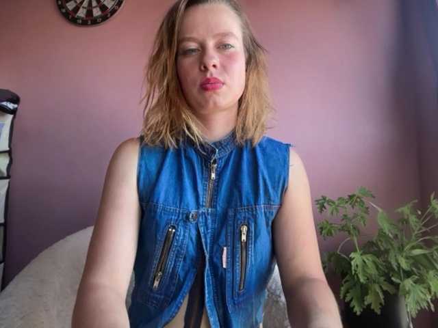 BettyLovely live cam on BongaCams