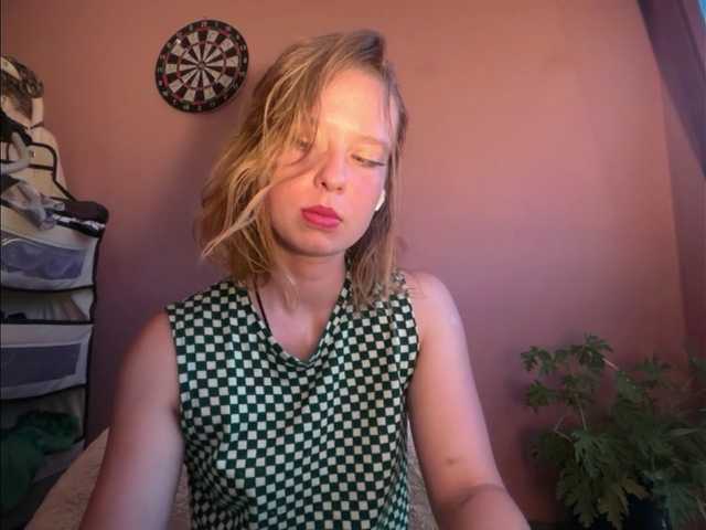 BettyLovely live cam on BongaCams