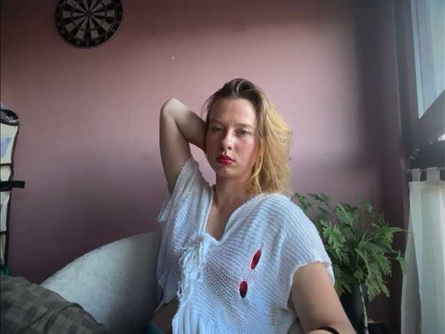 BettyLovely live cam on BongaCams