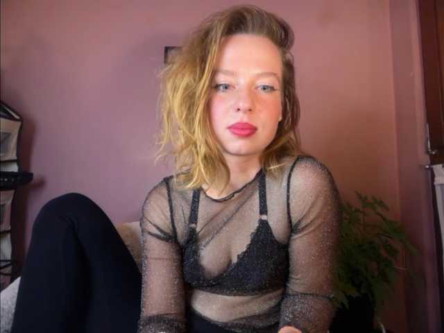 BettyLovely live cam on BongaCams
