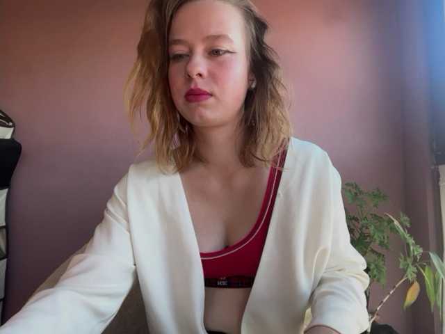 BettyLovely live cam on BongaCams