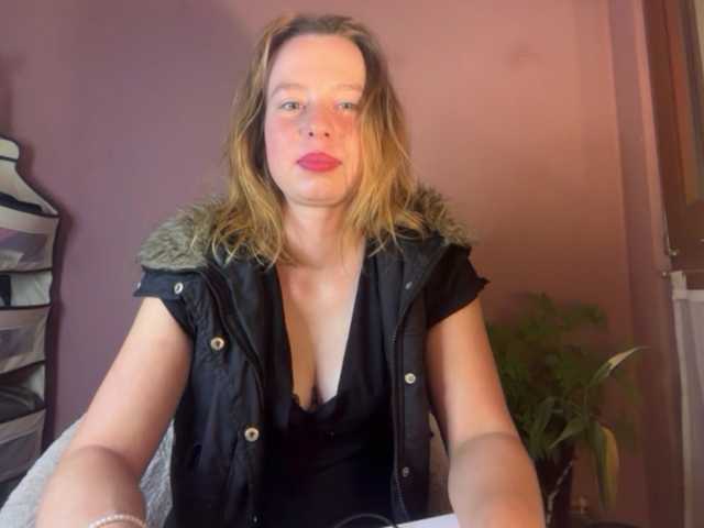 BettyLovely live cam on BongaCams