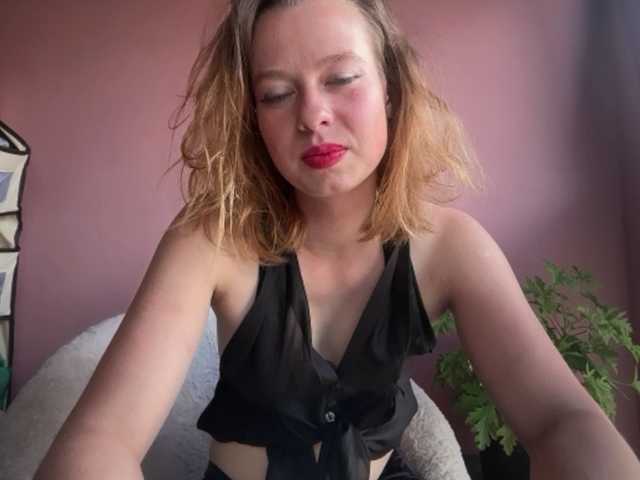 BettyLovely live cam on BongaCams